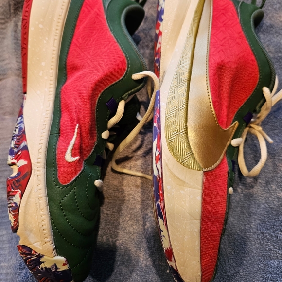 Nike Kids Green and Red Sneaker Nike Zoom Freak 4 “Letter Bro” Giannis Antetokou - Picture 5 of 11